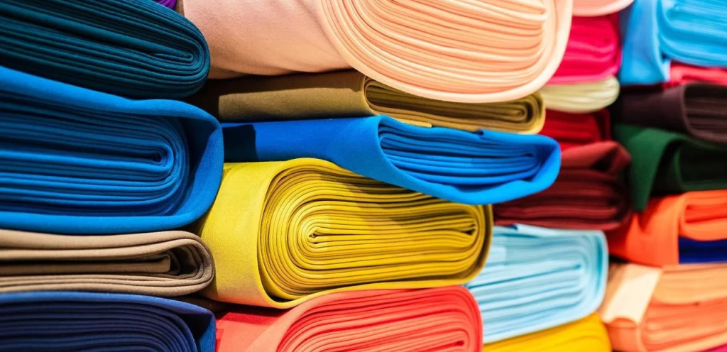 A comparison of different fabric cutting methods: choosing the right cutting technique based on production needs and business goals